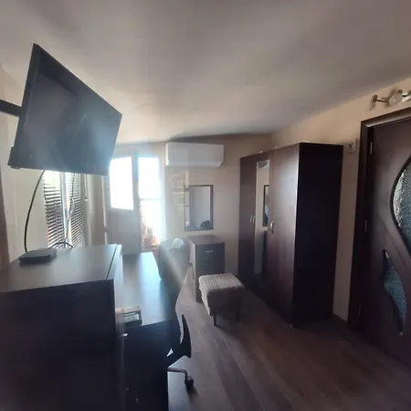 Lily Aparts ヴァルナ