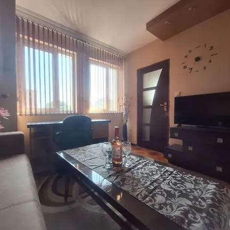 Lily Aparts ヴァルナ