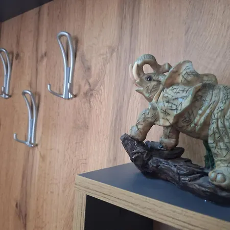 Lily Aparts アパート *