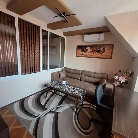 Apartament Lily Aparts *